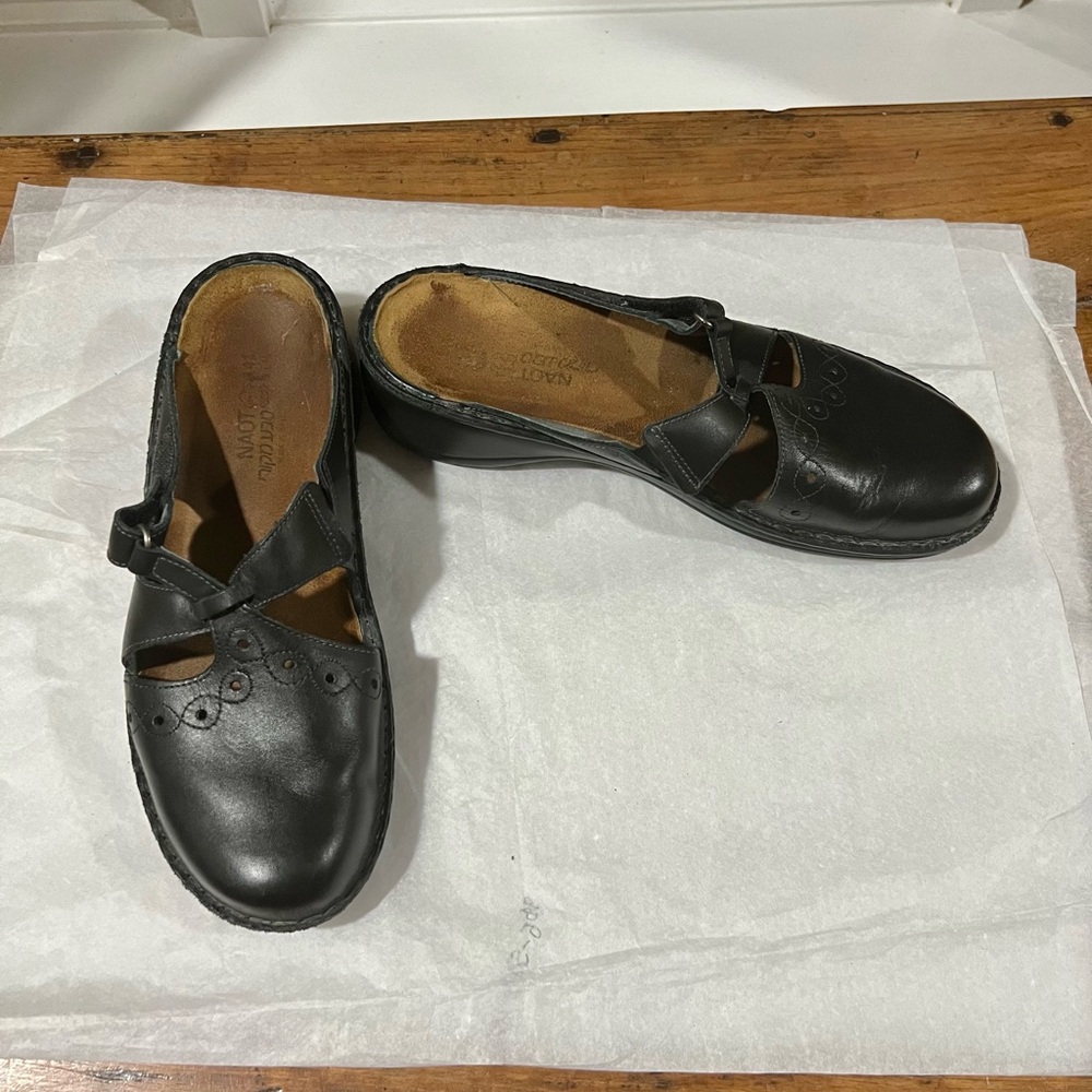 NATO Black Leather Clog